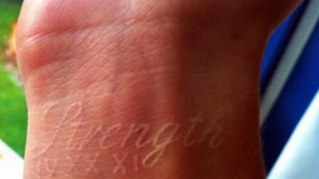 Modèles tatouage encre blanche