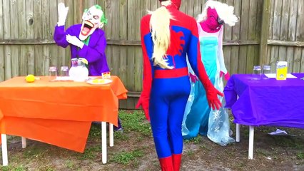 Joker vs Rosa Spider vs Peppa Pig liebt Joker w Venom Fly und Minion Dave Fun Superhelden