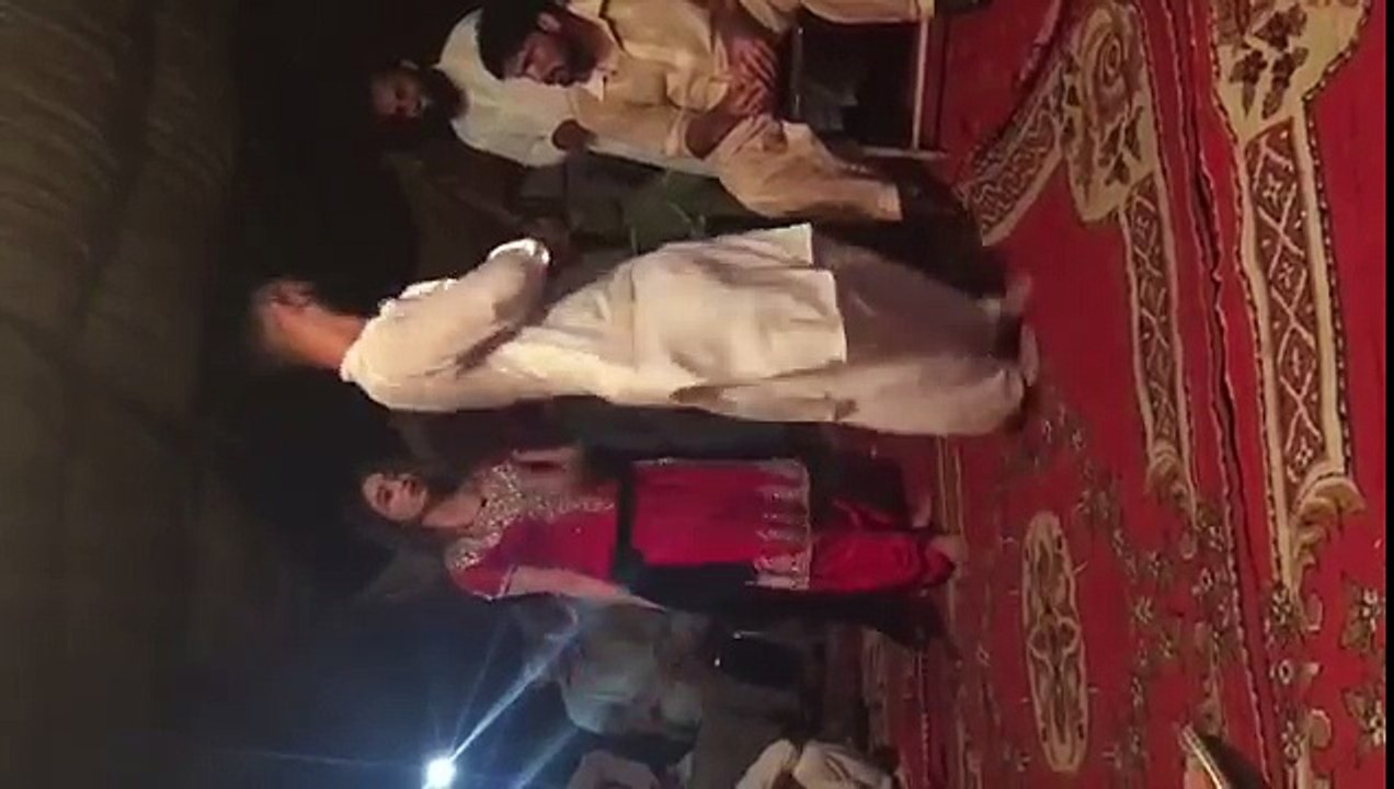 Mujra Dance in pakistan Wedding/ Tey jay Gabroo wey