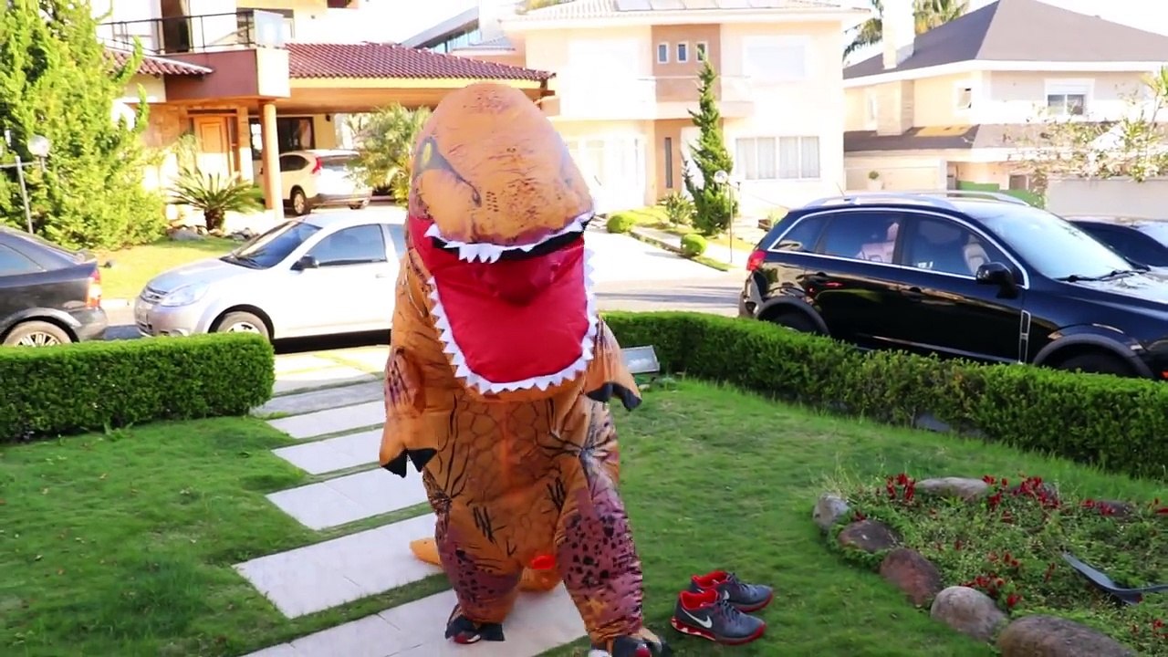 Spiderman, Frozen Elsa vs T-REX DINOSAUR GIANT POOP w Anna, Hulk! Funny Superhero Video in Real Life