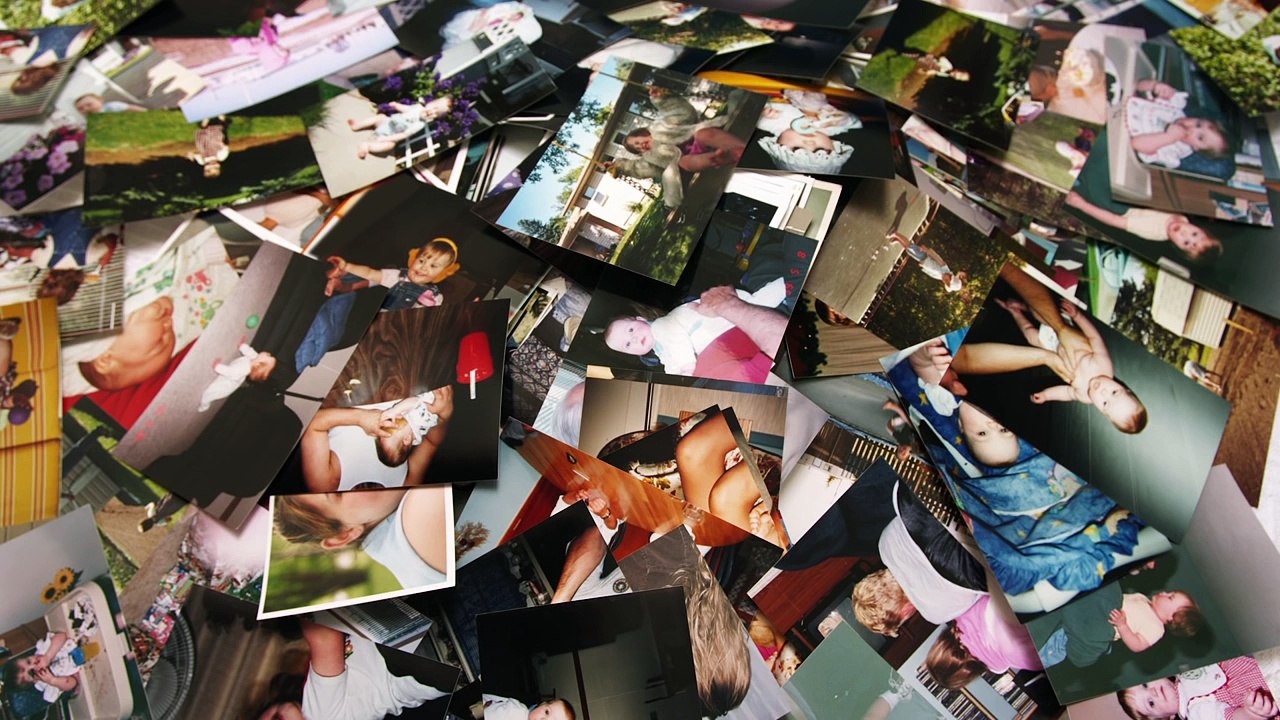 Now you can scan old photos without scanner