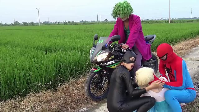 Frozen Elsa DIE motos crashed Speed Spiderman vs Joker maleficent Fun Superhero movie