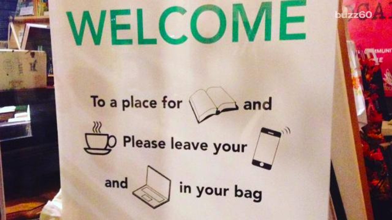 Bookstore Bans Wi-Fi so Customers Pick up Books Instead of Phones