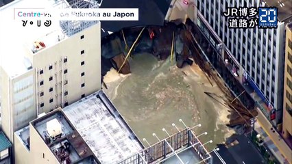 Effondrement d'une avenue à Fukuoka, au Japon