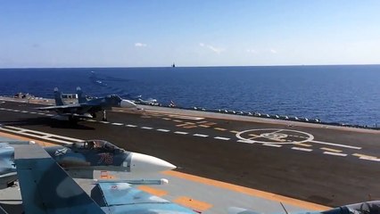 Истребитель СУ-33 после боевого вылета в Сирии