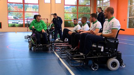 Les Verts jouent au foot fauteuil !