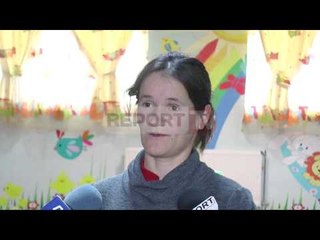 Report TV - Nëna e la fëmijën në shtëpinë e foshnjes, e rimerr pas një viti e gjysmë