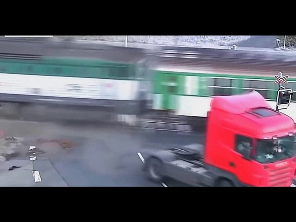 trainaccident caught on video-Camera