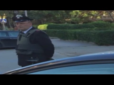 Video Caserta - Ruba borsa da un’auto in sosta vicino scuola: arrestato (16.11.16)