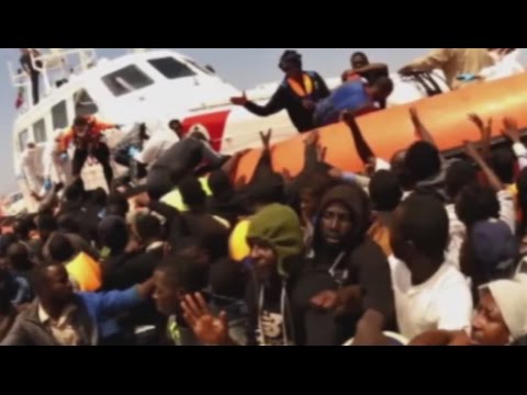 Video Palermo - Fermati sei scafisti, 17enne accusato di aver fatto morire 10 migranti (09.11.16)