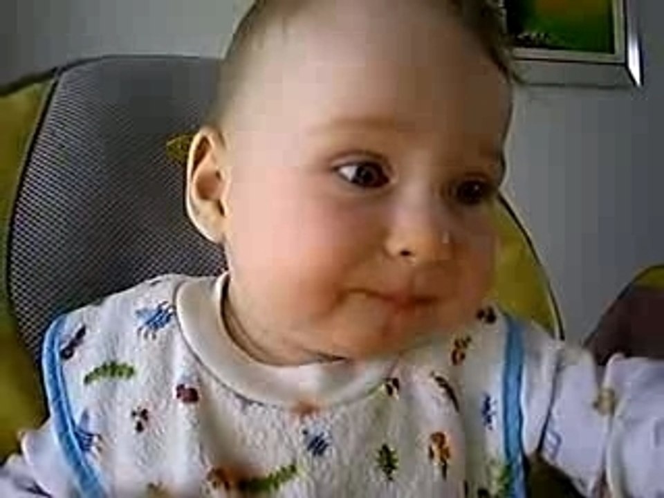 Celian mange [7 mois]