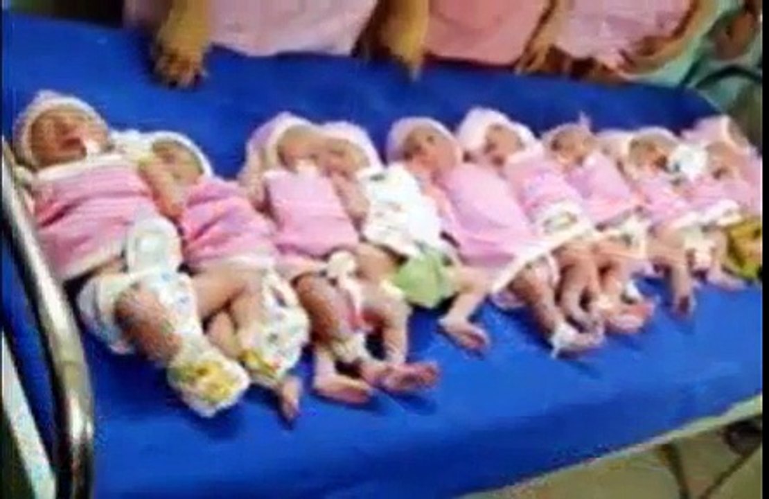 An American woman gives birth 17 babies at once