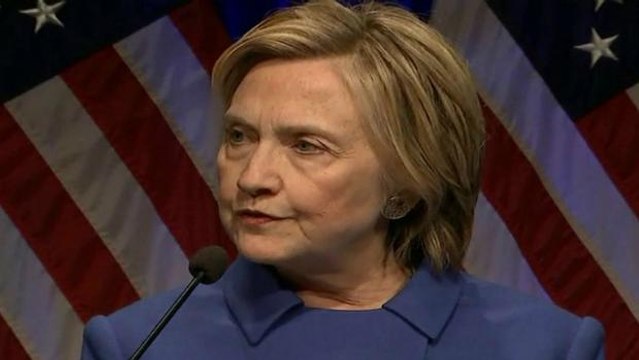 Hillary Clinton aparece publicamente pela primeira vez após derrota