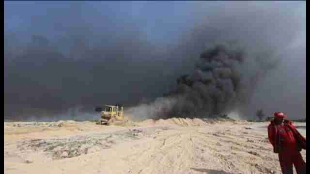 Continúa extinción del fuego en pozos de petróleo de Al Qayara tras retirada del EI