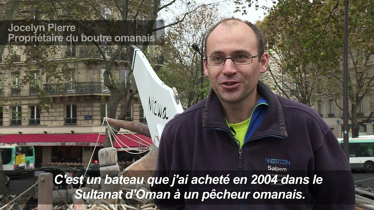 Paris: un majestueux boutre omanais exposé devant l'IMA