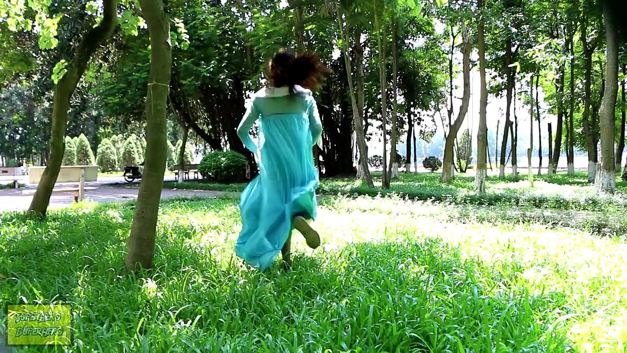 VAMPIRE Elsa vs Twilight in Real Life IRL Parody - Elsa kidnapped! Funny Superheroes Scary VAMPIRE!