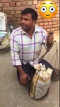 پیسوں کی اتنی بے قدری کیوں ہو رہی ہے کوئی بتائے گا کیا