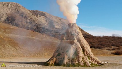 Il fabrique un Volcan géant en mode exposé d'enfants à l'école !