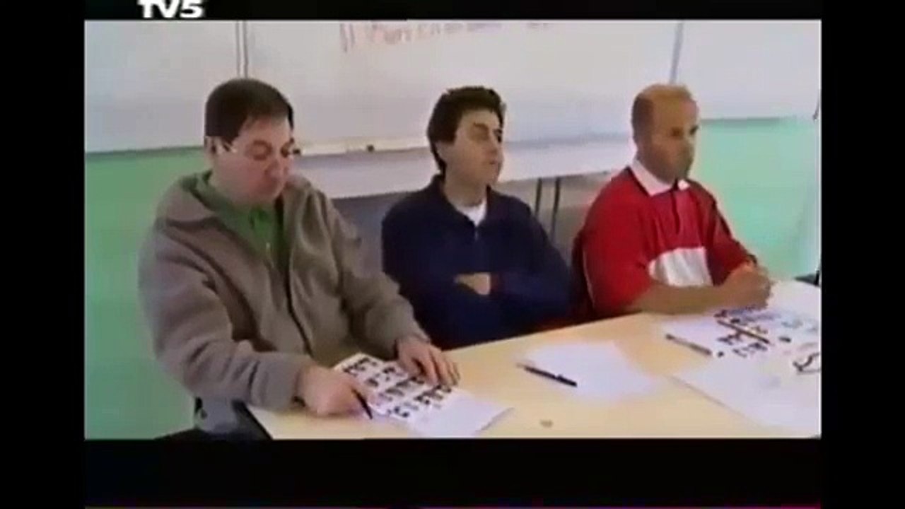 HÉ BONJOUR !