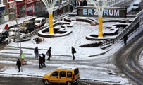 Doğu'yu kar vurdu, 300 mahalle yolu kapandı