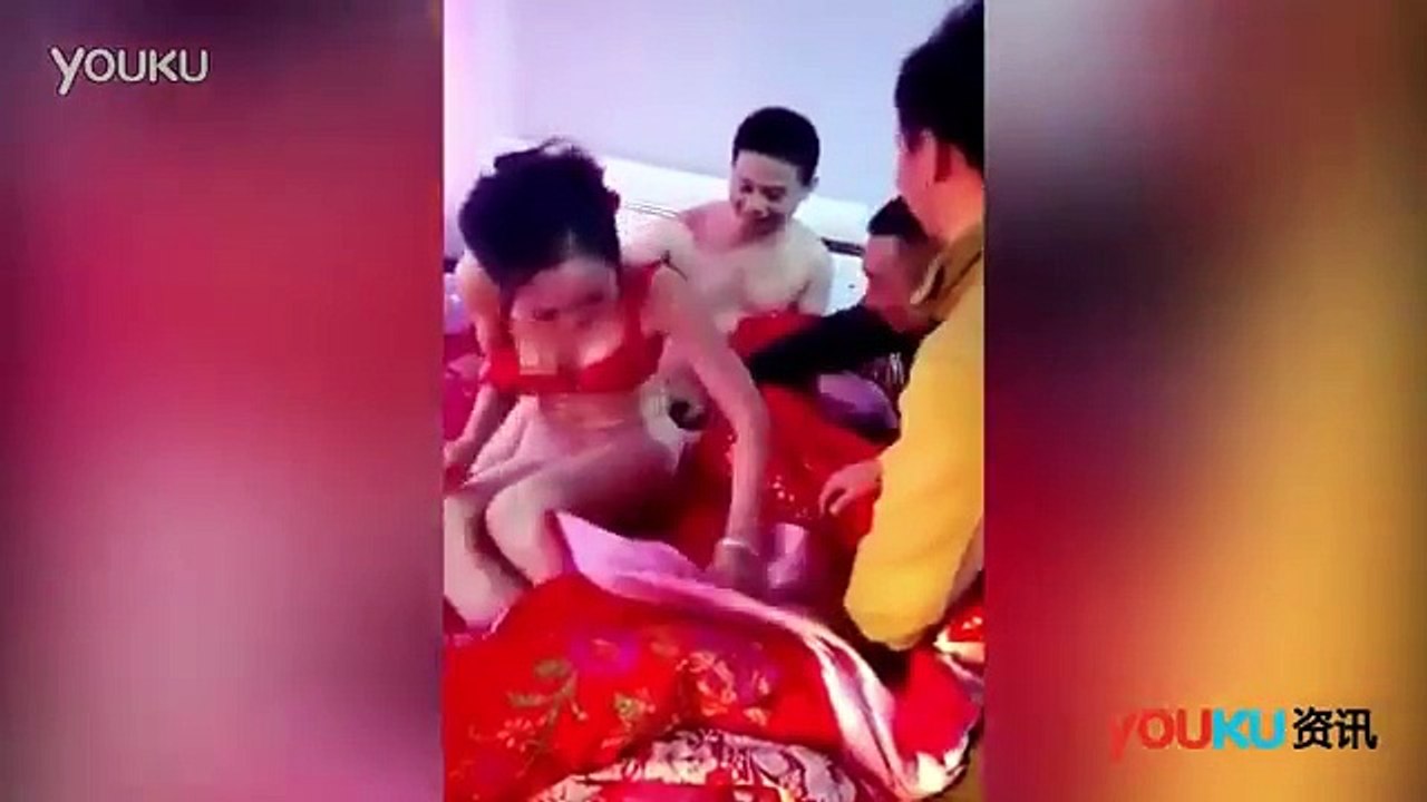 Casais chineses são forçados a terem relações na frente dos convidados 1