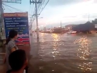Faire du Jet-ski de les rues en Thaïlande