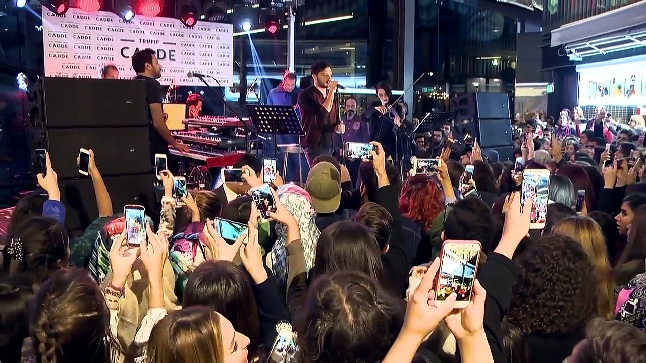 İlyas Yalçıntaş - Çok Yalnızım ( canlı )