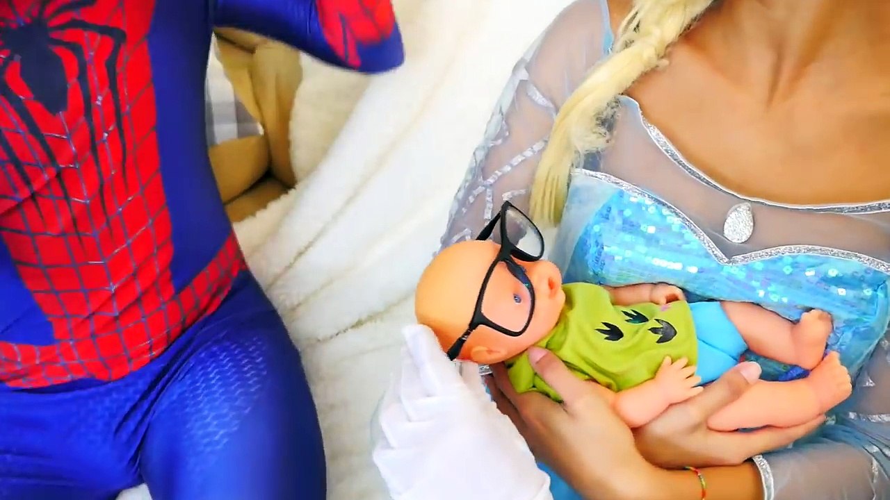 ELSA VS SPIDERMAN BABY SICK VS DOCTOR! PINK SPIDERGIRLS HAVING A SPIDERBABY - SUPERHEROES REAL