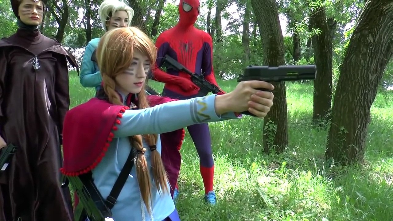 Frozen Elsa BALLOON PRANK! w Spiderman Maleficent Joker Hulk Spidergirl Anna