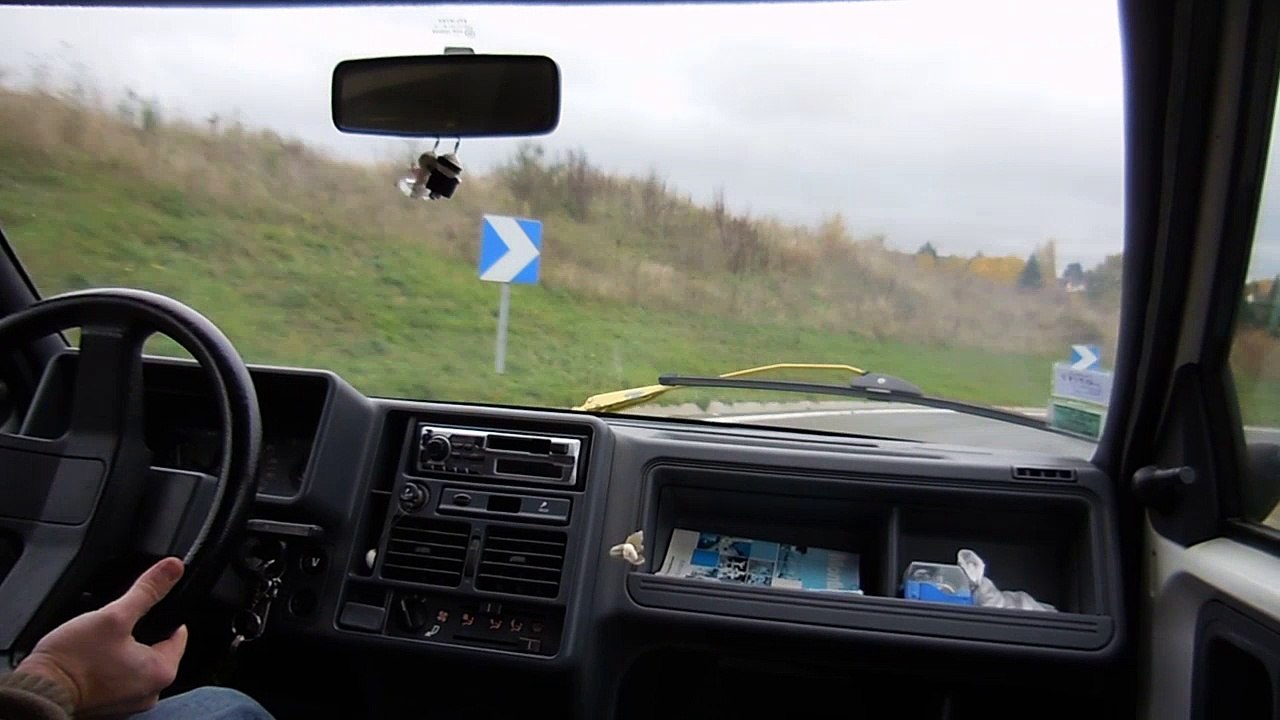 Petit trou à l'échappement.