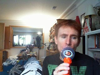 Wiwi égratigne "l'un contre l'autre" de Fabrice Mauss