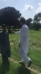 Imran khan in Village without security check Style of Imran khan