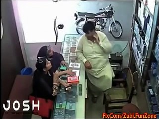 جس نے یہ ویڈیو نہ دیکھی وہ خود ہی پشتاۓ گا ویڈیو دیکھیں Daughter and mother Robb