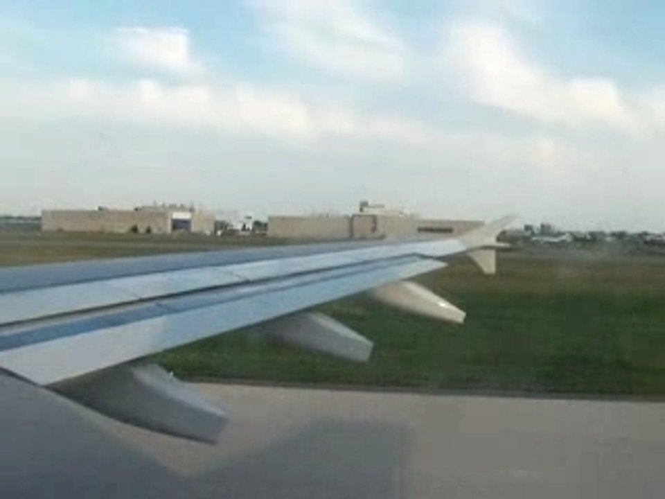 Décollage de YUL en 310 de Air Transat.