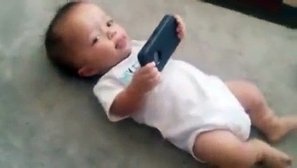 Bimbo listen to a song by Mother's cell phone. What this does is too funny!