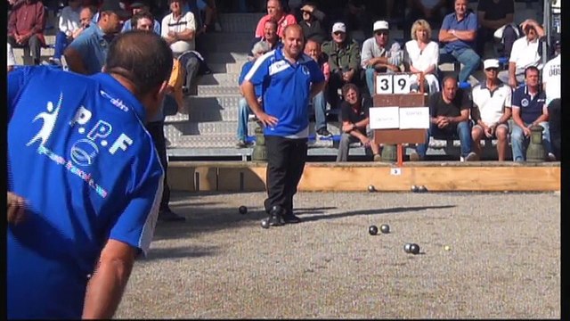 Le Champion de pétanque Henri LACROIX, ou Comment remonter une boule dans le bouchon !
