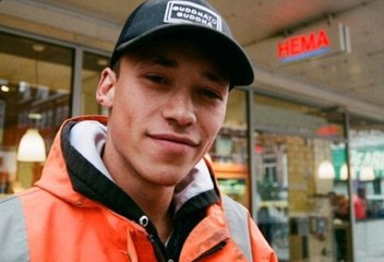 After Chai Wala handsome construction worker becomes model