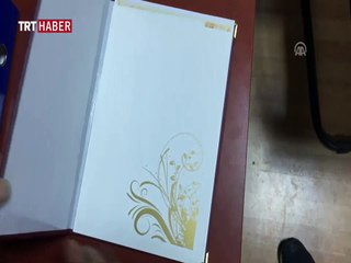 FETÖ şüphelisinin evinde Gülen imzalı "hatıra çeki" bulundu