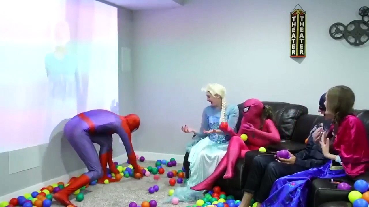 VAMPIRE Frozen Elsa & Anna PRANK! w/ Spiderman Joker Jail Hulk Rapunzel Mini Toys! Superhero FUN IRL