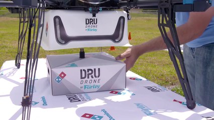 Descargar video: Première livraison de pizza en drone par Domino's pizza