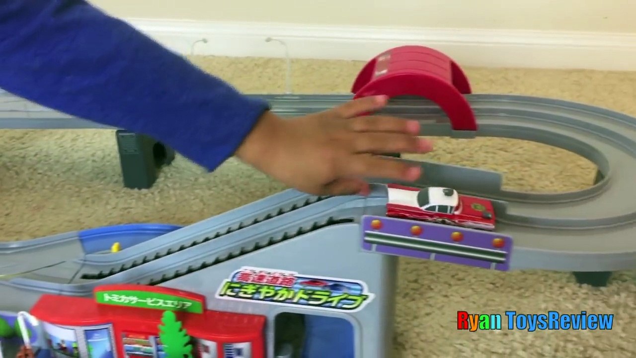 Tomica Chevron Gas Station PlaySet Disney Cars Toys Lightning McQueen Kids Video Ryan ToysReview