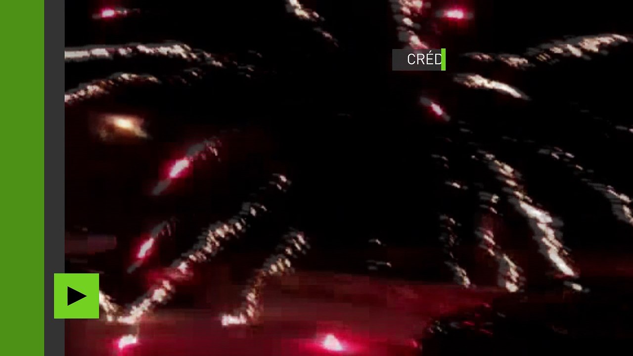 Grèce : réfugiés incendient un camp de migrants et des maisons avec des feux d'artifices