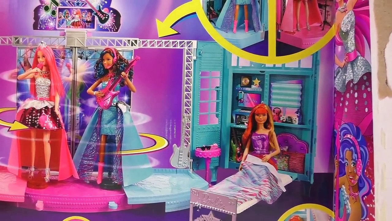 Barbie Rockstar Camp Français – 2 en 1 gigantesque scène de show Unboxing avec Erica et Courtney