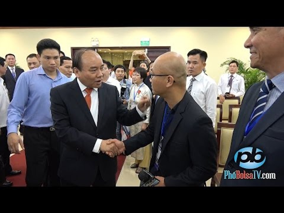 Phút gặp gỡ bất chợt với Thủ tướng Chính phủ VN Nguyễn Xuân Phúc