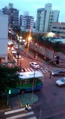 Ciclista é atropelada em Jardim Camburi, Vitória