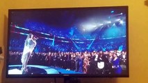 Jennifer Lopez y Marc Anthony se dan tremendo beso en los Grammy Latino