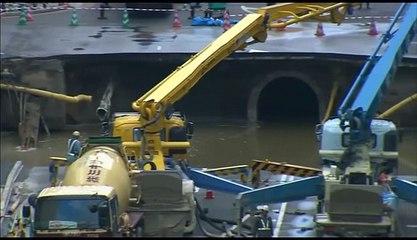 Japoneses reparan gigantesco agujero en horas