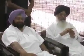 Parkash Singh Badal and Family with captain Amrinder singh - Must Watch