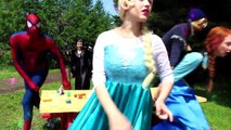 Frozen Elsa & Anna are Scared by Dolls! w/ Spiderman, Pink Spidergirl, Maleficent & Kristoff :)