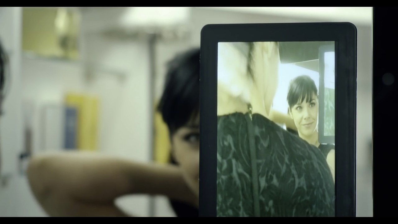 ME2 Mirror, el espejo que te muestra tu parte frontal y posterior al mismo tiempo